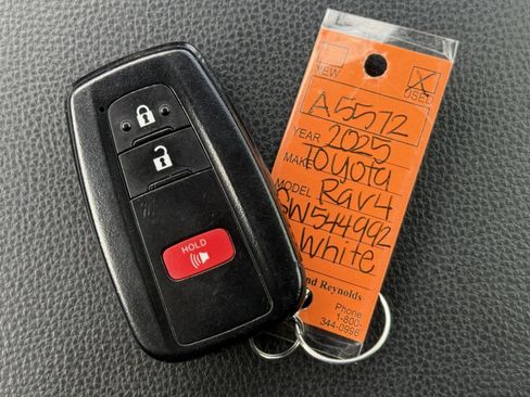 Used 2025 Toyota RAV4 XLE AWD/4WD image 41