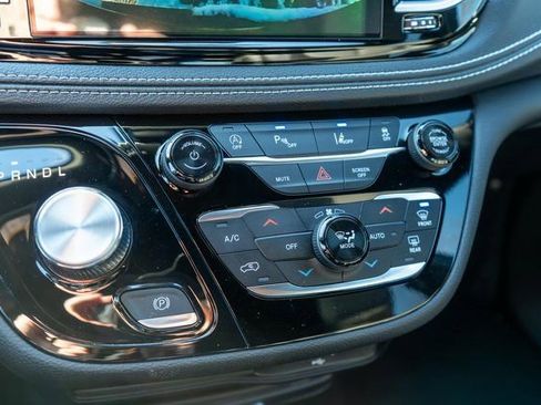 New 2026 Chrysler Pacifica Select image 22