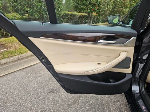 Used 2018 BMW 530i xDrive image 40