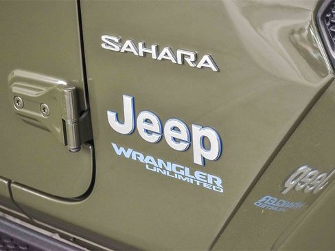 Used 2022 Jeep Wrangler Unlimited Sahara image 9
