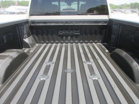 New 2026 GMC Sierra 2500 AT4 w/ AT4 Premium Plus Package AWD/4WD image 7