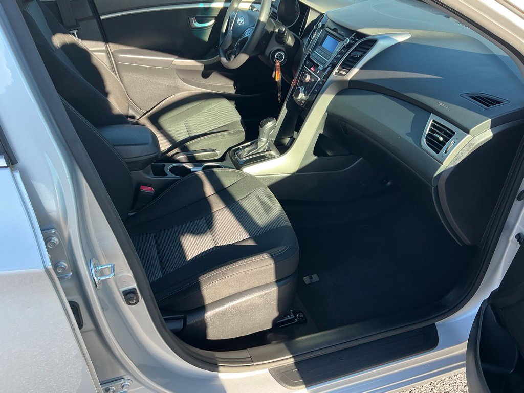 Used 2017 Hyundai Elantra GT FWD image 27