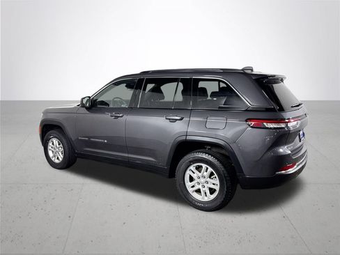 Used 2023 Jeep Grand Cherokee Laredo w/ Luxury Tech Group I AWD/4WD image 8