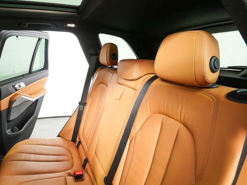 Used 2021 BMW X5 sDrive40i w/ M Sport Package image 18