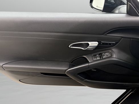 Used 2016 Porsche Boxster image 25