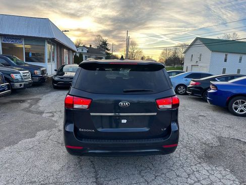 Used 2017 Kia Sedona LX w/ LX Essentials Premium Package image 7