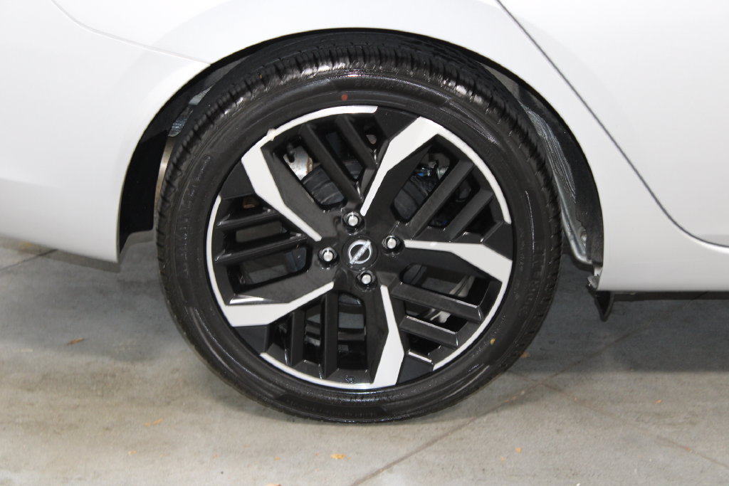 Used 2024 Nissan Versa SR FWD image 13