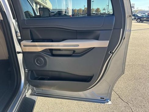 Used 2024 Ford Expedition Max XLT image 22