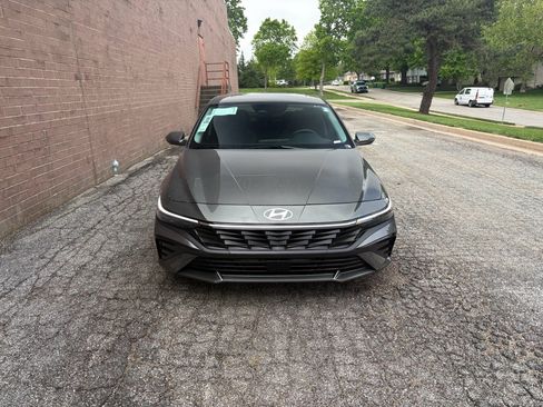 New 2026 Hyundai Elantra Limited FWD image 8