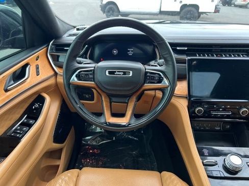 Used 2022 Jeep Grand Cherokee L Summit w/ Advanced Protech Group IV image 24