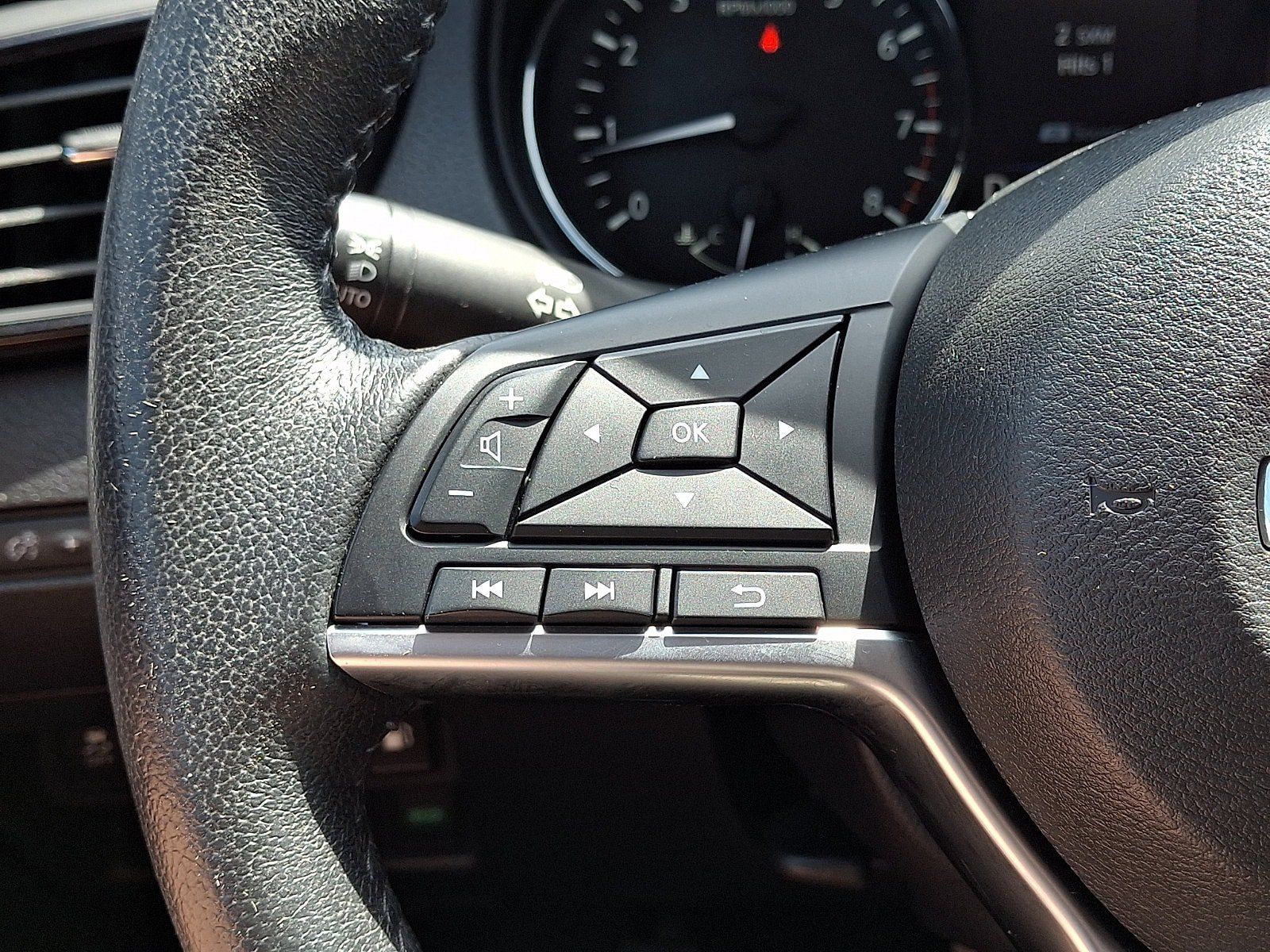 Used 2019 Nissan Rogue SV AWD/4WD image 21