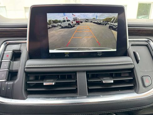 Used 2023 Chevrolet Suburban Premier image 16