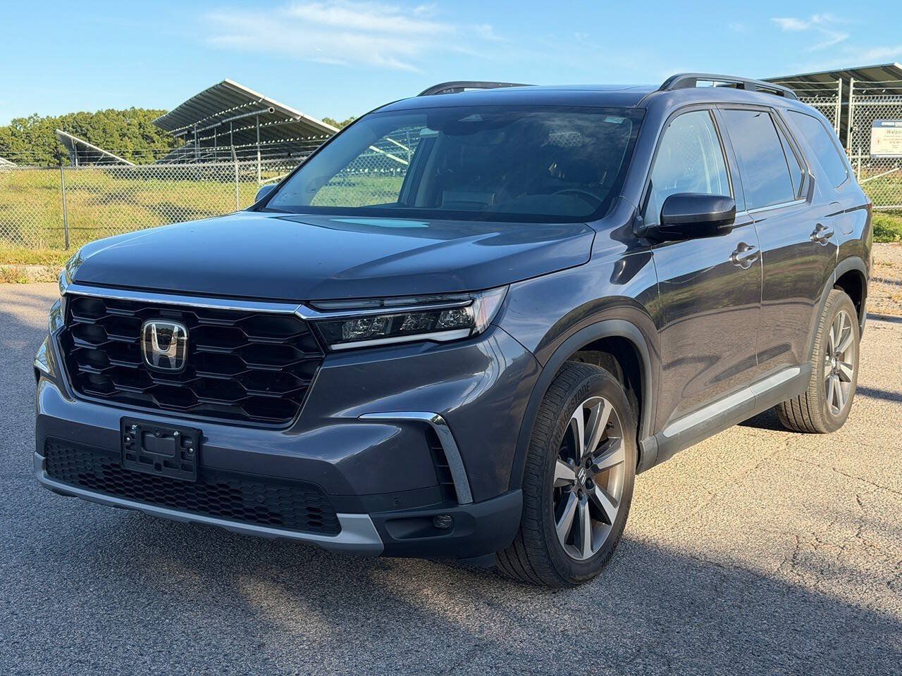 Used 2023 Honda Pilot Touring image 1