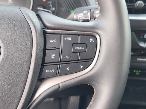 Used 2019 Lexus UX 250h image 36