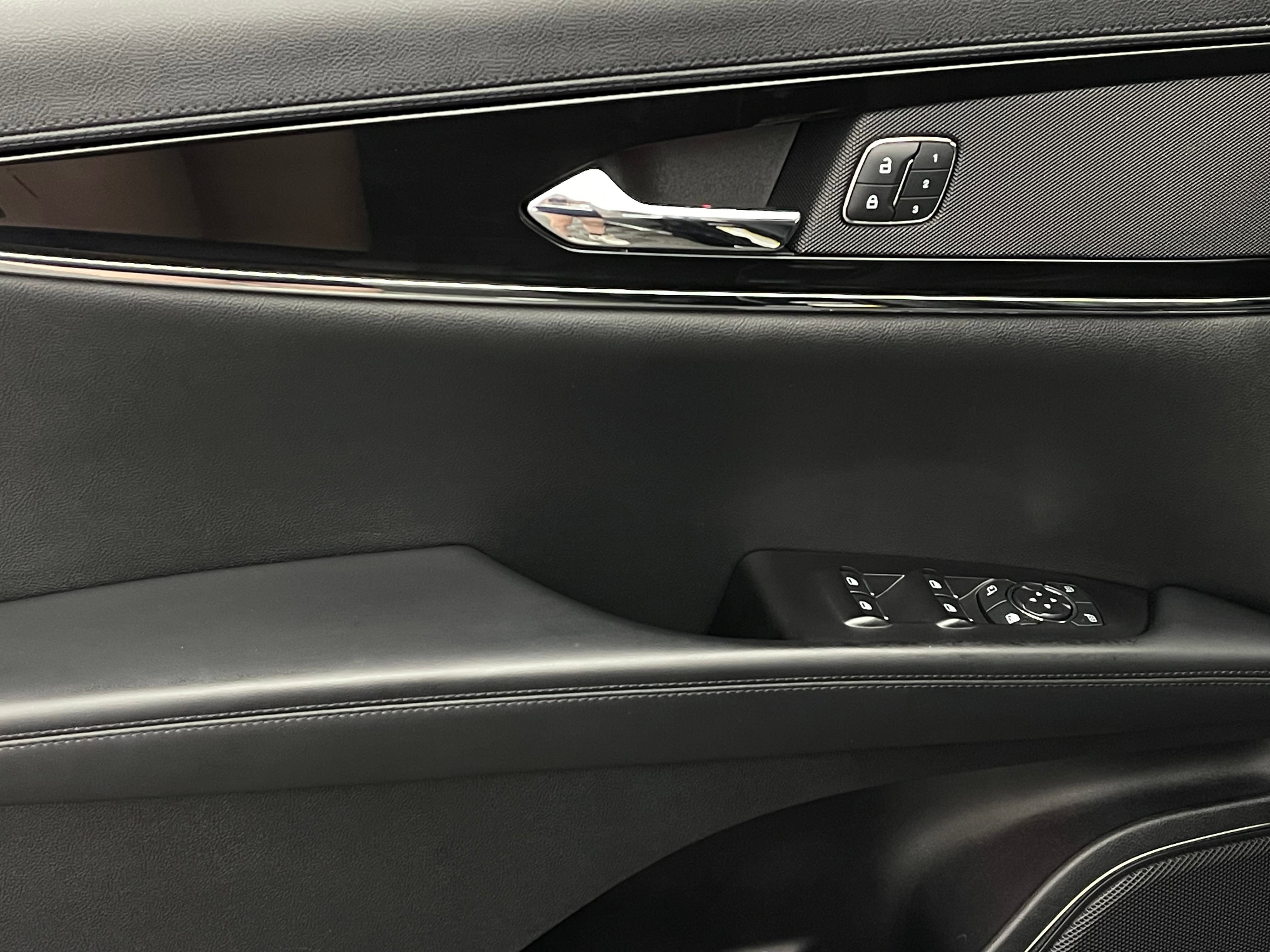Used 2022 Lincoln Nautilus Reserve FWD image 19