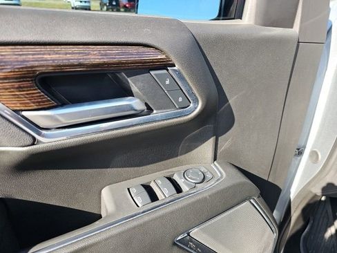 Used 2025 GMC Sierra 1500 Elevation image 12