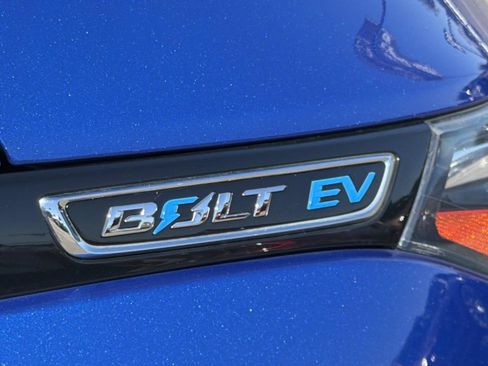 Used 2021 Chevrolet Bolt LT FWD image 21