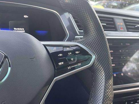 Used 2023 Volkswagen Tiguan SE R-Line image 23