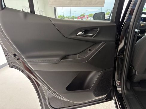 New 2027 Chevrolet Equinox LT w/ LPO, Floor Liner Package FWD image 27