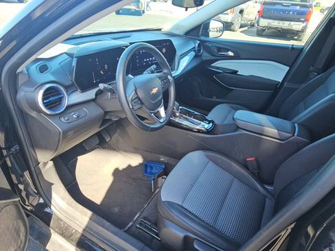 Used 2024 Chevrolet Trax LT w/ Driver Confidence Package FWD image 24
