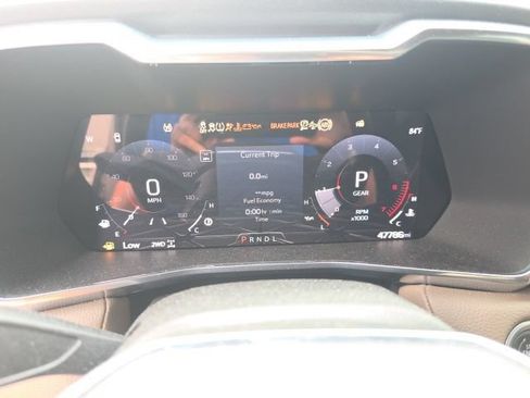 Used 2023 GMC Canyon Denali AWD/4WD image 7