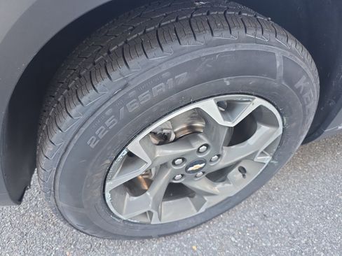 Used 2024 Chevrolet Trax LT w/ LT Convenience Package image 13