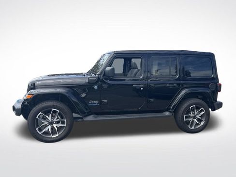 Used 2024 Jeep Wrangler Unlimited w/ Convenience Group AWD/4WD image 4