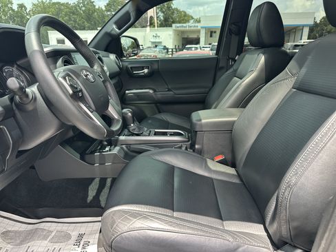Used 2021 Toyota Tacoma TRD Sport w/ TRD Premium Sport Package AWD/4WD image 10