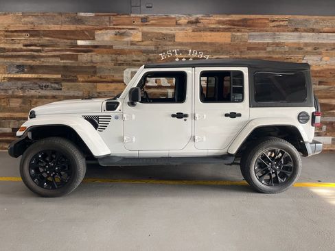 Used 2021 Jeep Wrangler Unlimited Sahara AWD/4WD image 10
