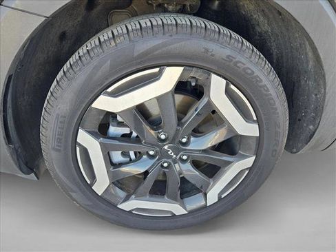 Used 2025 Kia Telluride S image 9