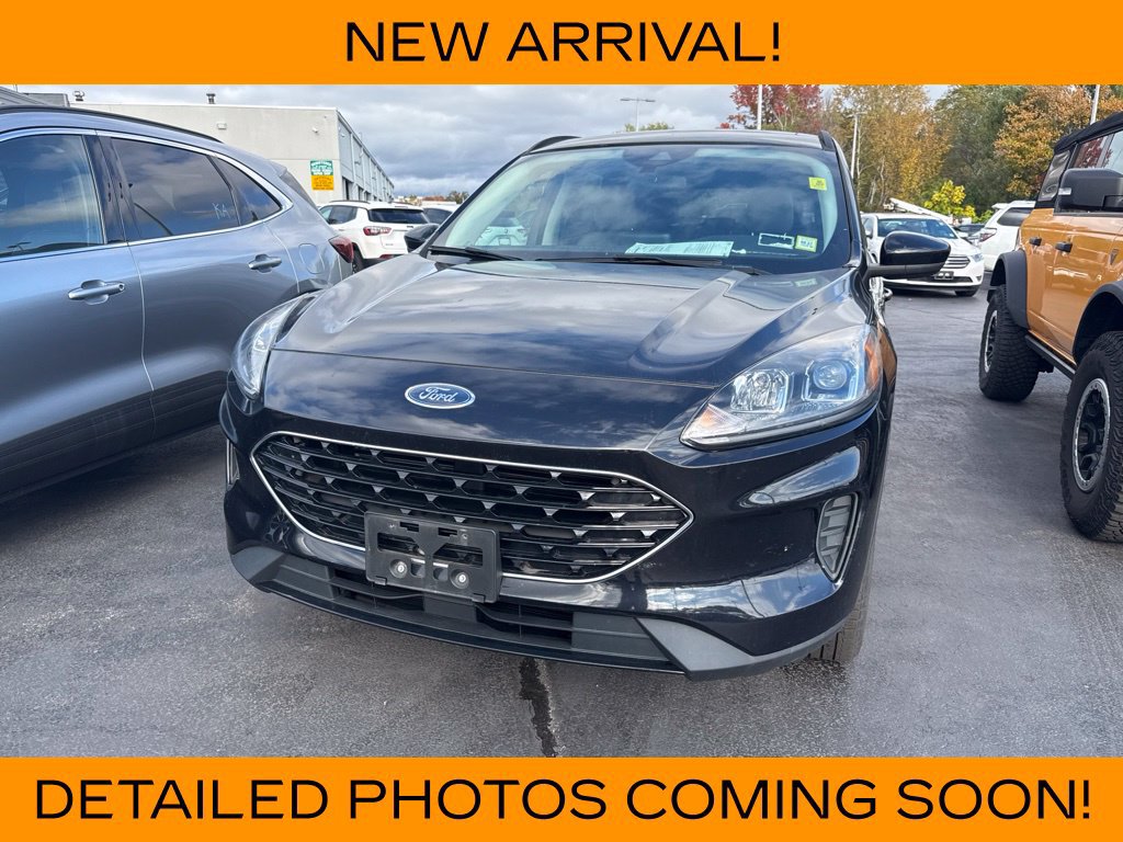 Used 2021 Ford Escape SE w/ SE Sport Appearance Package AWD/4WD image 1
