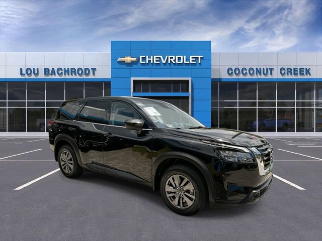 Used 2025 Nissan Pathfinder S FWD image 2