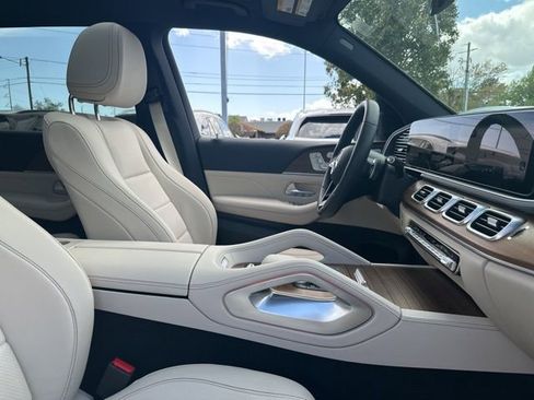 Certified 2025 Mercedes-Benz GLS 450 4MATIC image 39