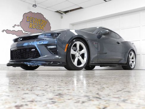 Used 2018 Chevrolet Camaro SS RWD image 7