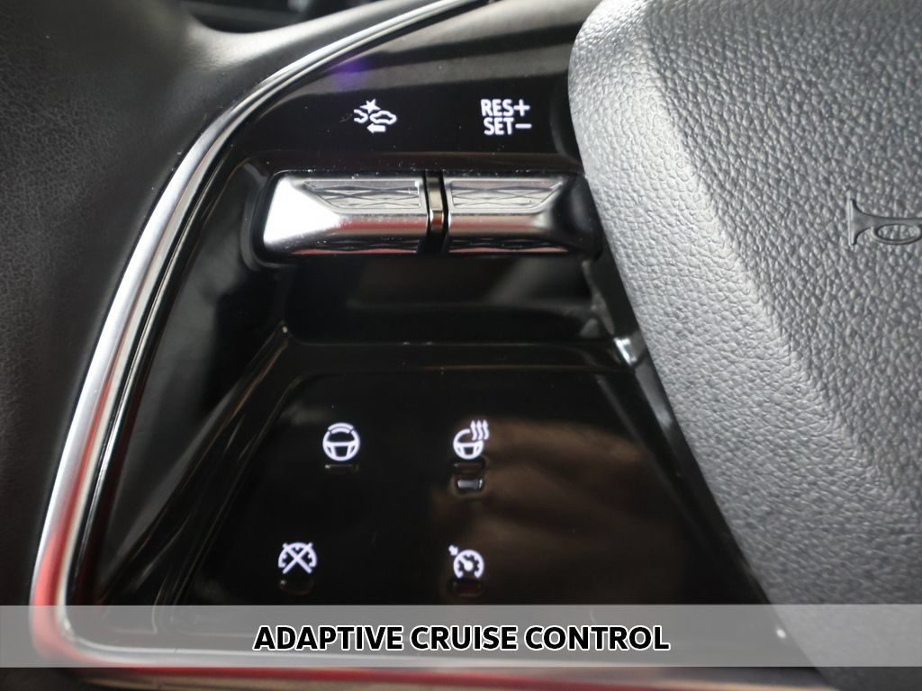 Used 2024 Cadillac Lyriq Sport RWD image 6
