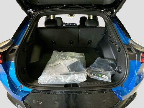 New 2026 Chevrolet Equinox EV LT w/ Convenience Package II FWD image 28