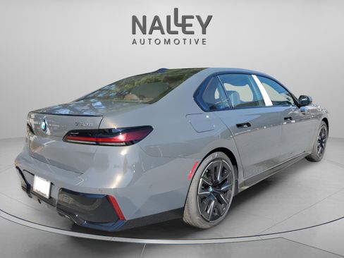 Used 2025 BMW 750e xDrive image 3