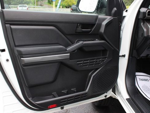 Used 2025 Toyota Tacoma SR5 AWD/4WD image 13
