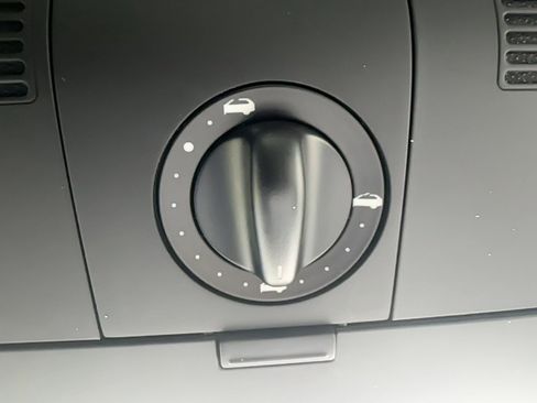 Used 2004 Porsche Cayenne S image 11