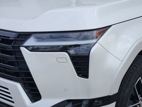 Used 2025 Lexus GX 550 AWD/4WD image 7
