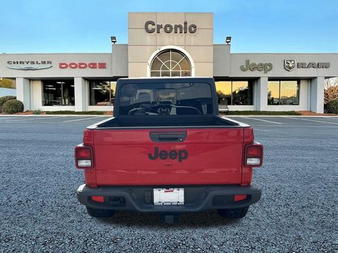 Used 2022 Jeep Gladiator Sport image 4