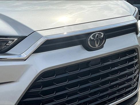 Used 2025 Toyota Grand Highlander FWD image 38