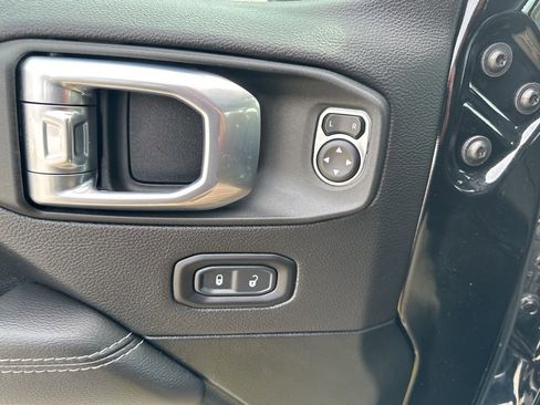 Used 2023 Jeep Wrangler Unlimited Sahara w/ Cold Weather Group AWD/4WD image 19