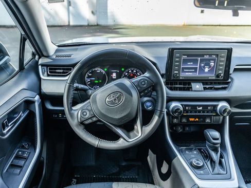 Used 2021 Toyota RAV4 XLE w/ XLE Grade Weather Package AWD/4WD image 29