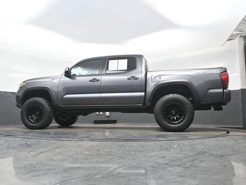 Used 2019 Toyota Tacoma TRD Off-Road image 28
