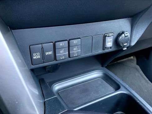 Used 2018 Toyota RAV4 XLE image 35