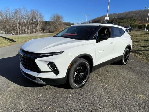 New 2026 Chevrolet Blazer LT w/ Convenience Package AWD/4WD image 3