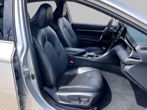 Used 2024 Toyota Camry XSE FWD image 9