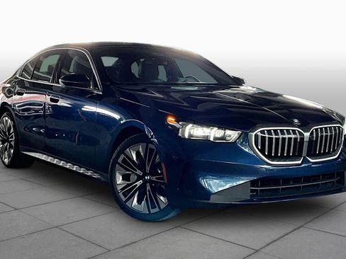 Used 2025 BMW 530i RWD image 2