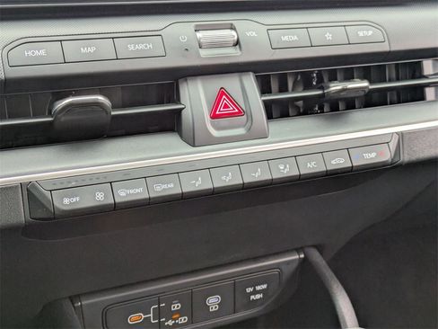 Used 2025 Kia K4 LXS image 22